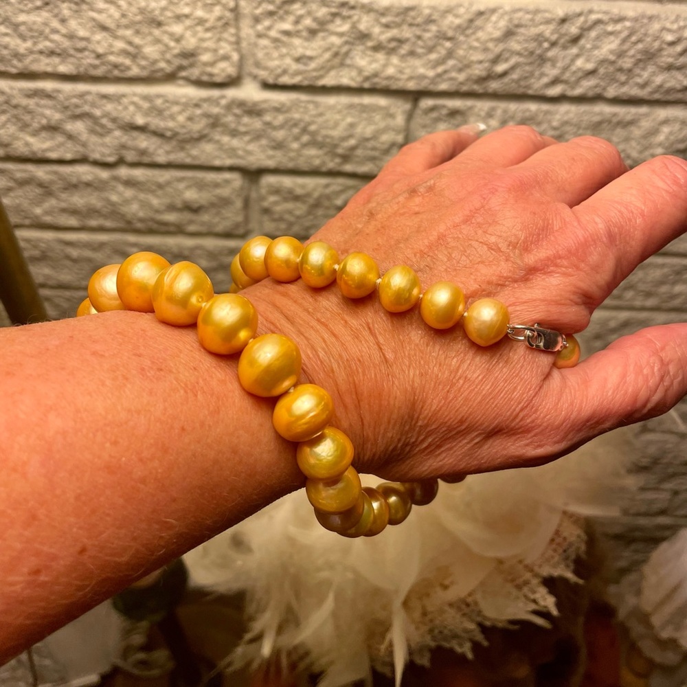Authentic deep golden south sea pearl necklace - Picture 9 of 16